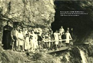 COLO JEUNE FRANCE 1953 devant le trou du Guiers